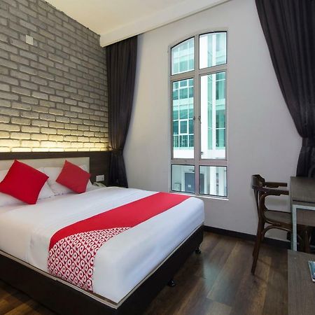 Oyo 127 The Reeds Hotel Куала Лумпур Екстериор снимка