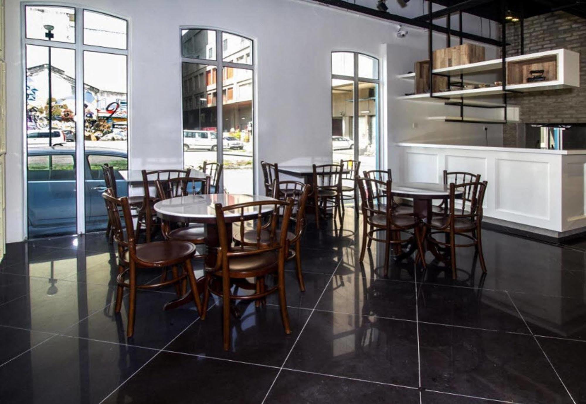 Oyo 127 The Reeds Hotel Куала Лумпур Екстериор снимка