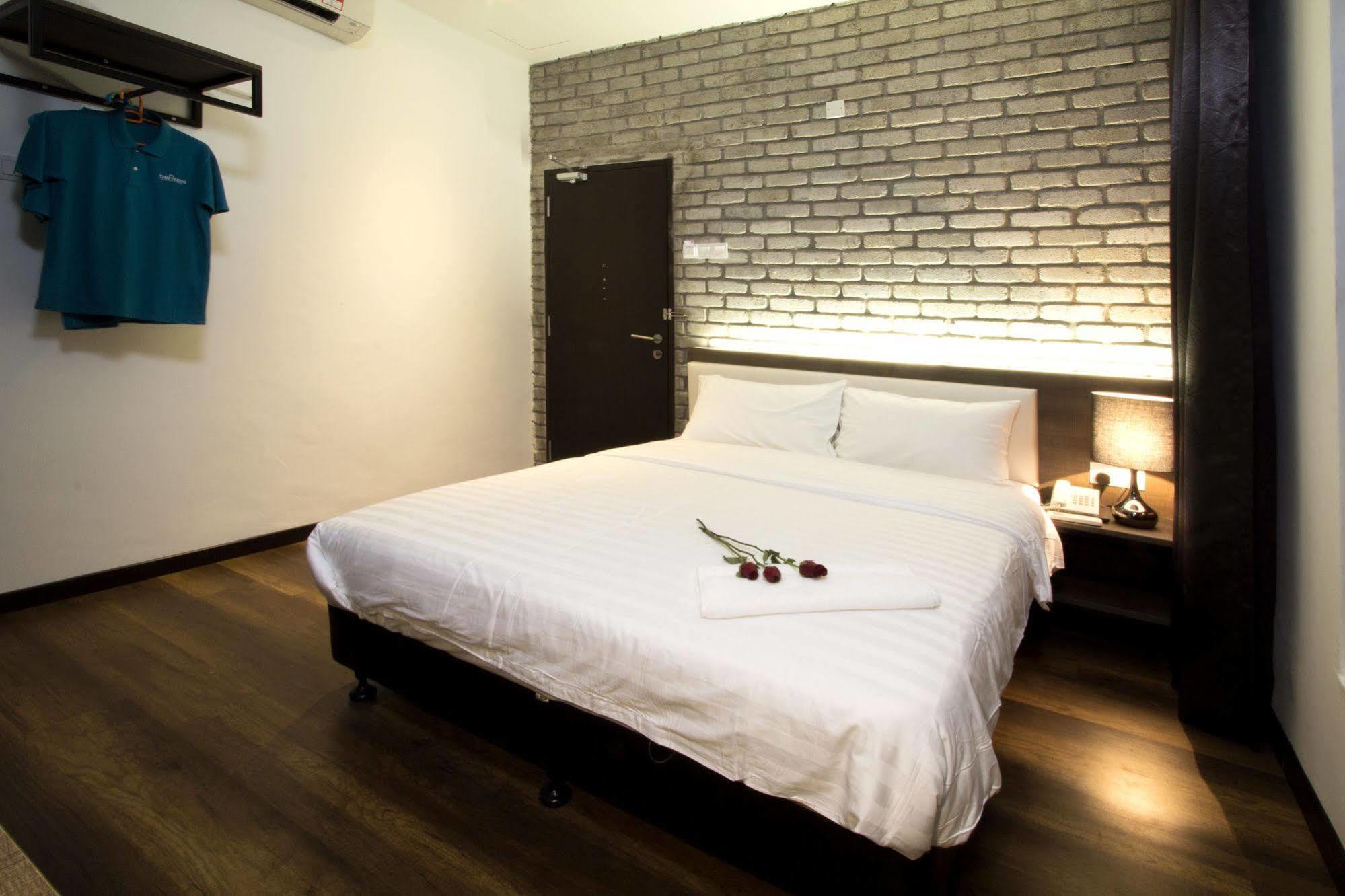 Oyo 127 The Reeds Hotel Куала Лумпур Екстериор снимка