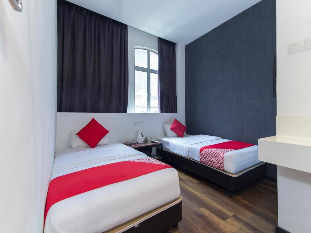 Oyo 127 The Reeds Hotel Куала Лумпур Екстериор снимка