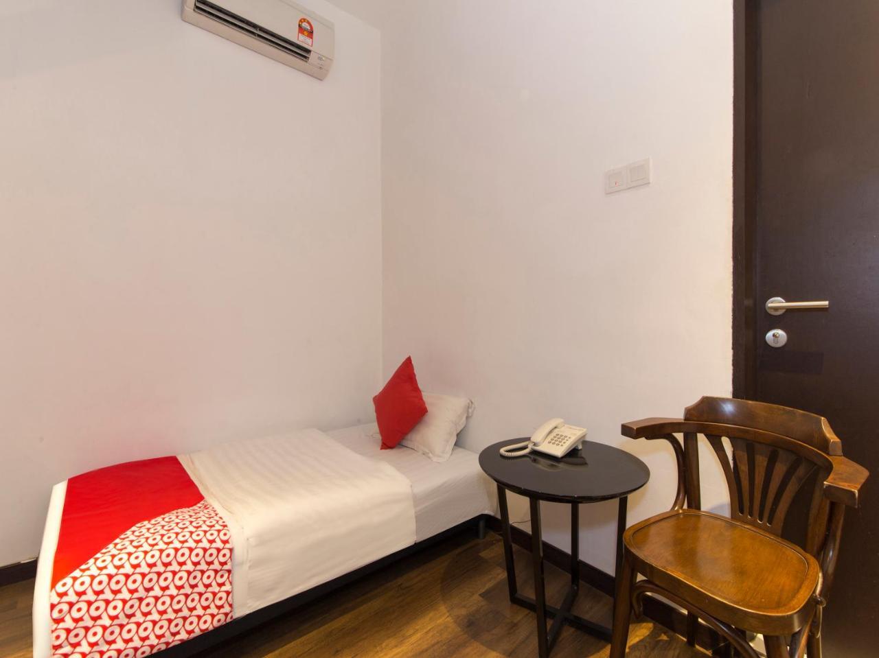Oyo 127 The Reeds Hotel Куала Лумпур Екстериор снимка