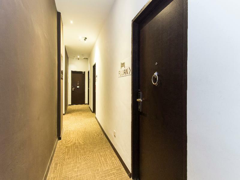Oyo 127 The Reeds Hotel Куала Лумпур Екстериор снимка